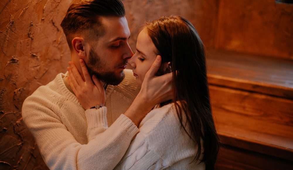  ▲已婚男人對其他女性很曖昧，唯獨對某位女性刻意保持距離是為什麼呢？（圖／Shutterstock）