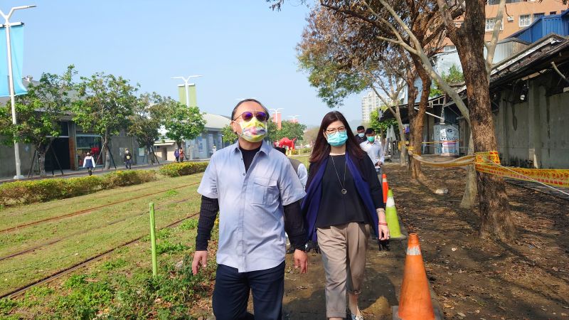 影／高雄駁二「本東倉庫」燒成廢墟！收留浪貓倖存　現身報平安