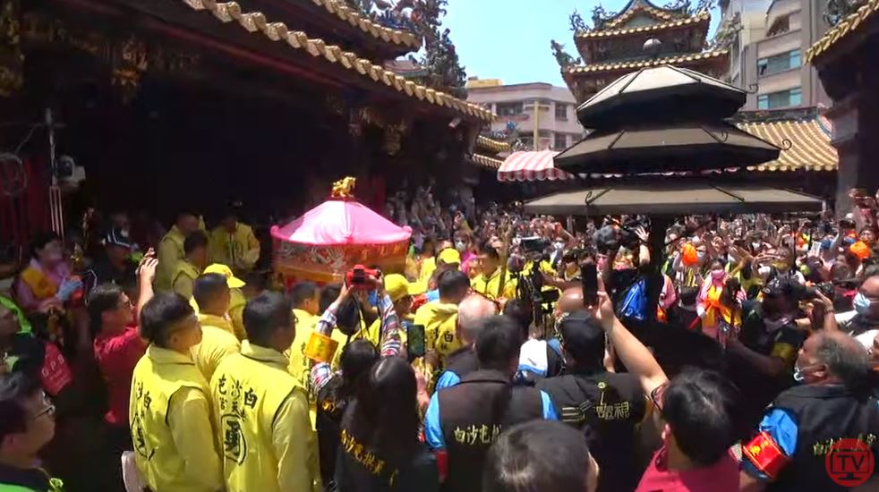 白沙屯媽祖與山邊媽祖，於中午11點56分進入朝天宮。（圖／翻攝自白沙屯媽祖網路電視台）