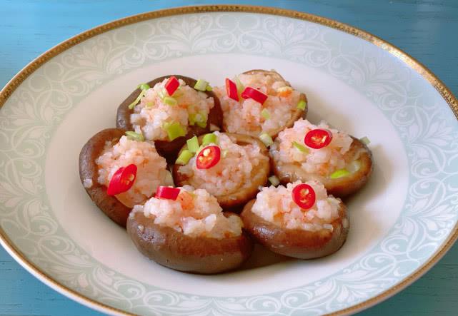 ▲搜狐美食專欄《婷妹說美食》指出,蝦仁加「香菇」一起蒸味道很搭,不僅清爽開胃,還很下飯。(圖/翻攝自婷妹說美食)