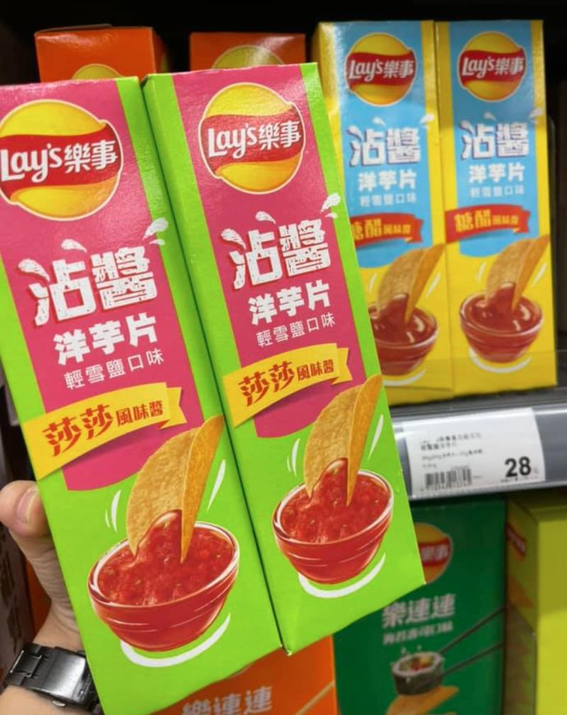▲一名女網友在臉書社團《我愛全聯-好物老實說》PO出樂事許久未上架的一款「沾醬洋芋片」。(圖/翻攝自《我愛全聯-好物老實說》)