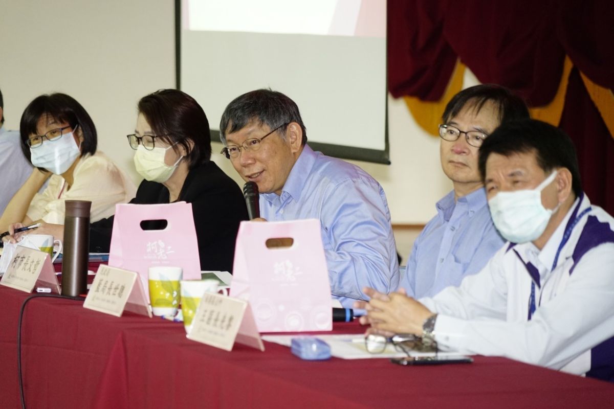 ▲考試院前院長、前台北市長許水德辭世，享耆壽91歲。台北市長柯文哲（中）表示驚訝。（圖／北市府提供）