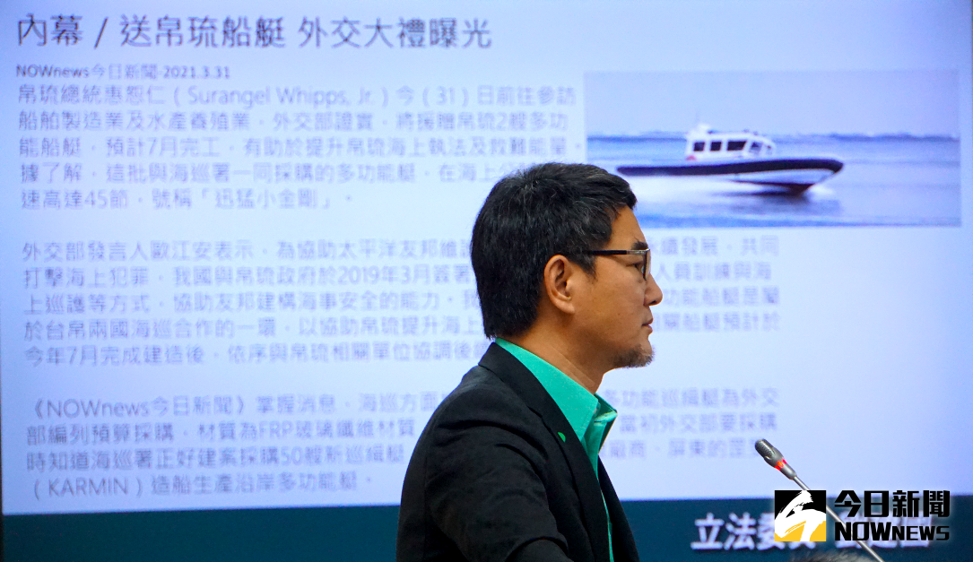 ▲民進黨立委劉建國質詢時詢問外交部捐贈帛琉船艇一事。（圖／記者呂炯昌攝，2021.04.01）