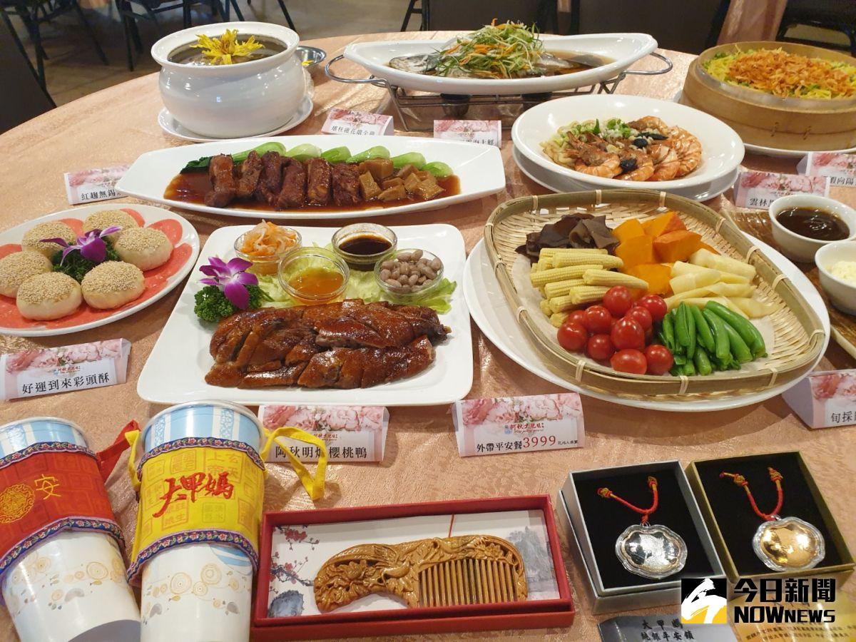 ▲台中阿秋大肥鵝推母親節饗宴澎派美味，又有大甲媽加持好禮相送。（圖／記者金武鳳攝，2021.4.2)