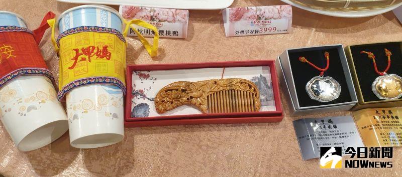 ▲阿秋大肥鵝母親節饗宴,即日起至月底,預訂並付清全額可獲贈大甲媽加持好禮。(圖/記者金武鳳攝,2021.4.2)