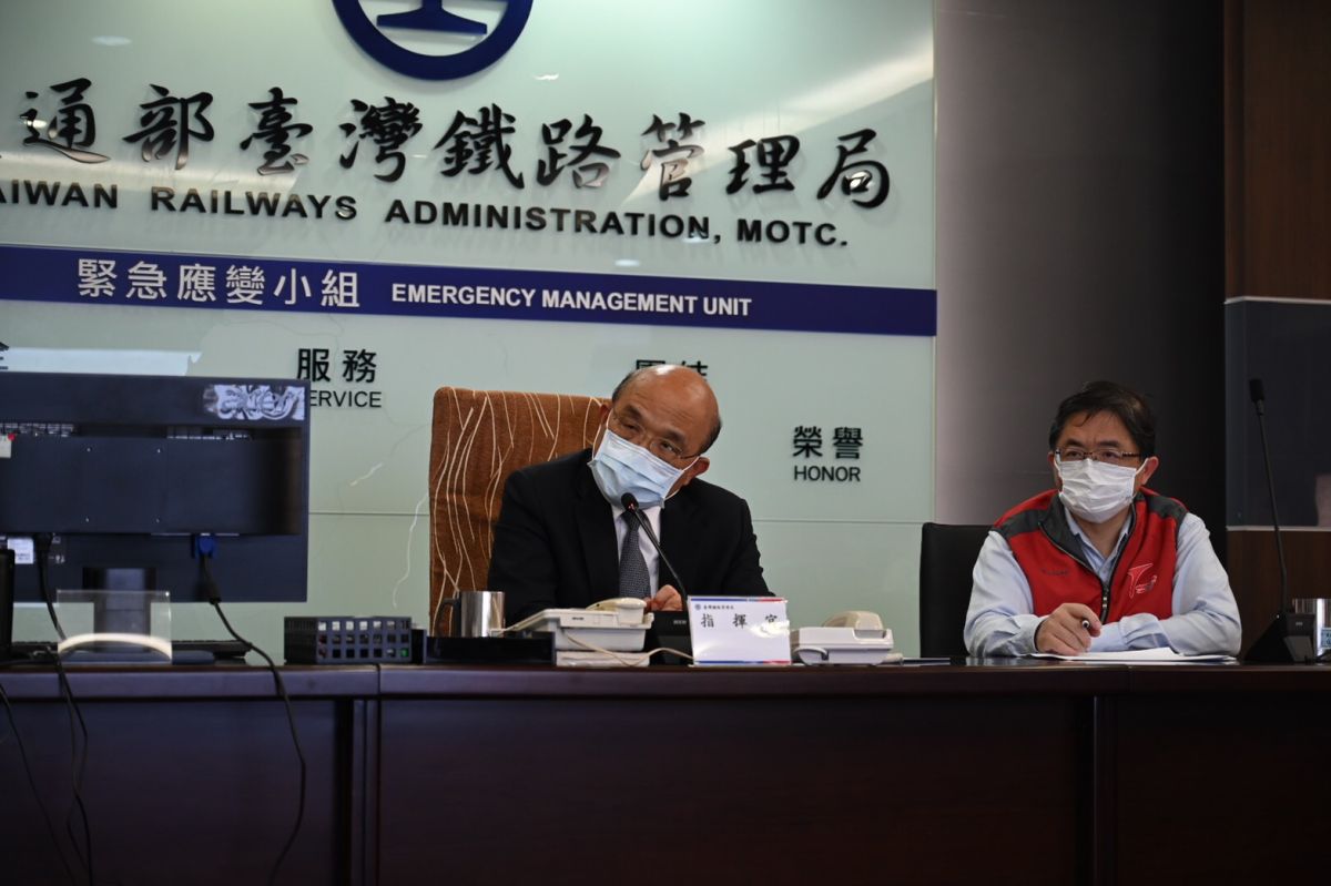 ▲行政院長蘇貞昌要求台鐵應於2個月內，檢視全國鐵路，有異物入侵軌道危害情形及風險較高路段，應比照高鐵建置防護措施。（圖／行政院提供）