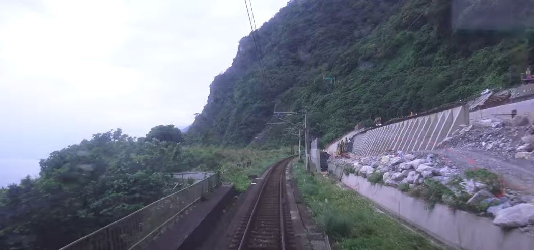 ▲台鐵太魯閣號408車發生出軌意外，就有網友搜出1月「駕駛視角」的畫面。（圖／翻攝自《臺灣交通鐵道影像》YouTube ） 