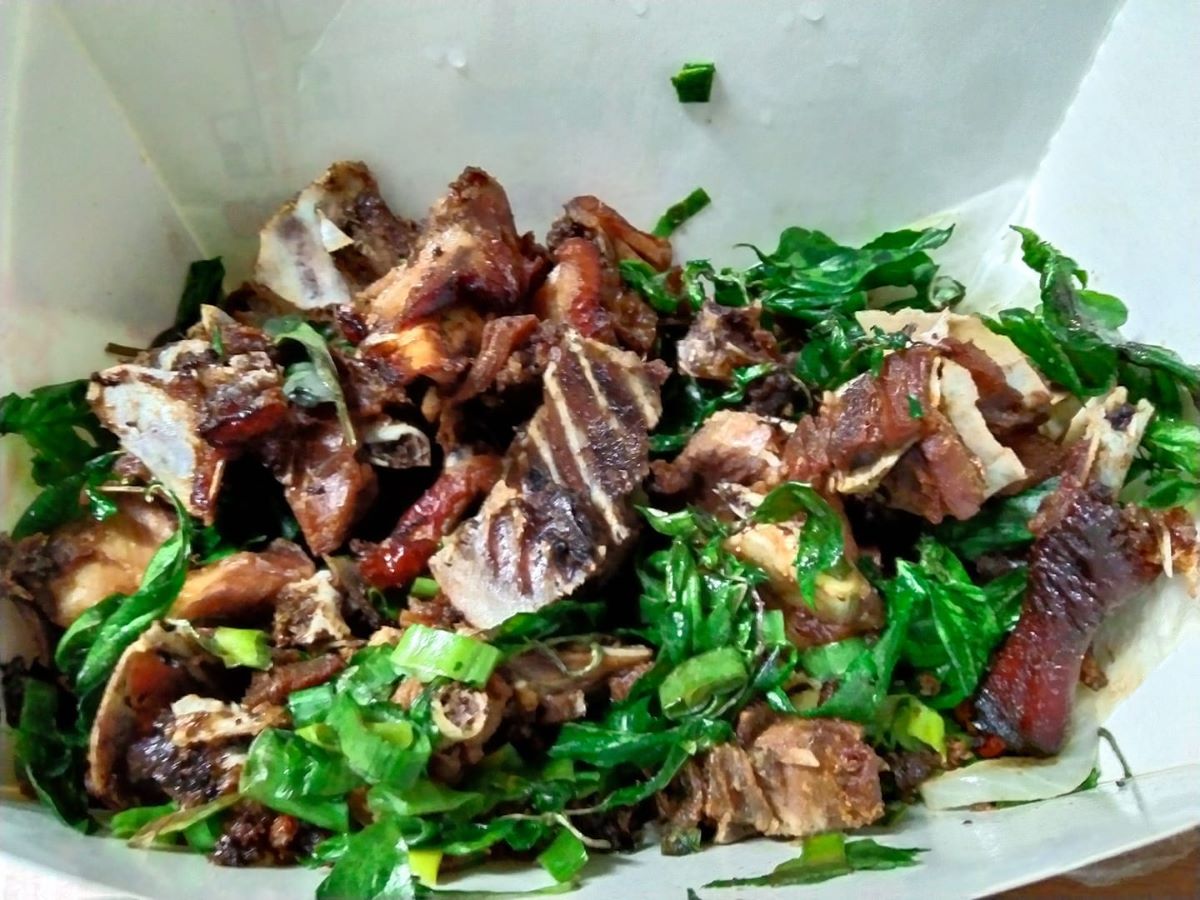 ▲一名網友不點鹹酥雞，反而點了鹹酥鴨來吃，卻崩潰直喊「牙齒差點咬斷！」（圖／翻攝爆怨2公社臉書）