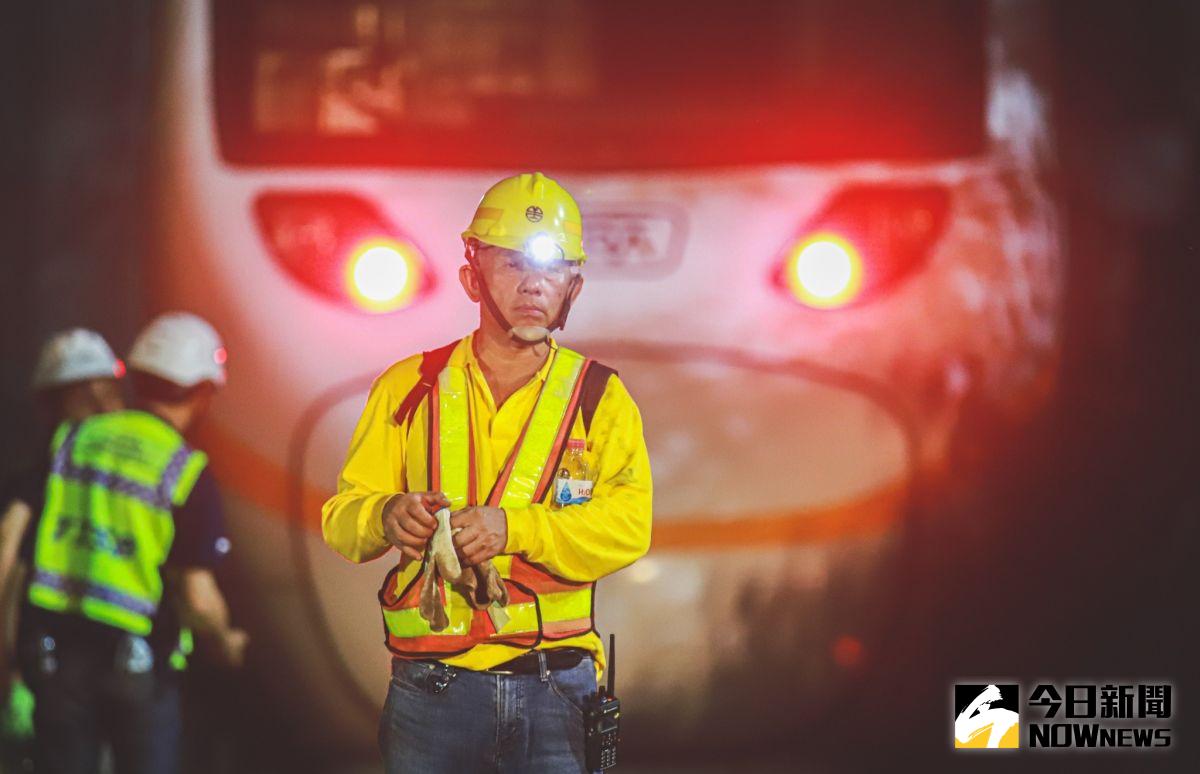 ▲太魯閣發生出軌意外，相關人員正在全力救援與搶修。（圖／記者葉政勳拍攝）