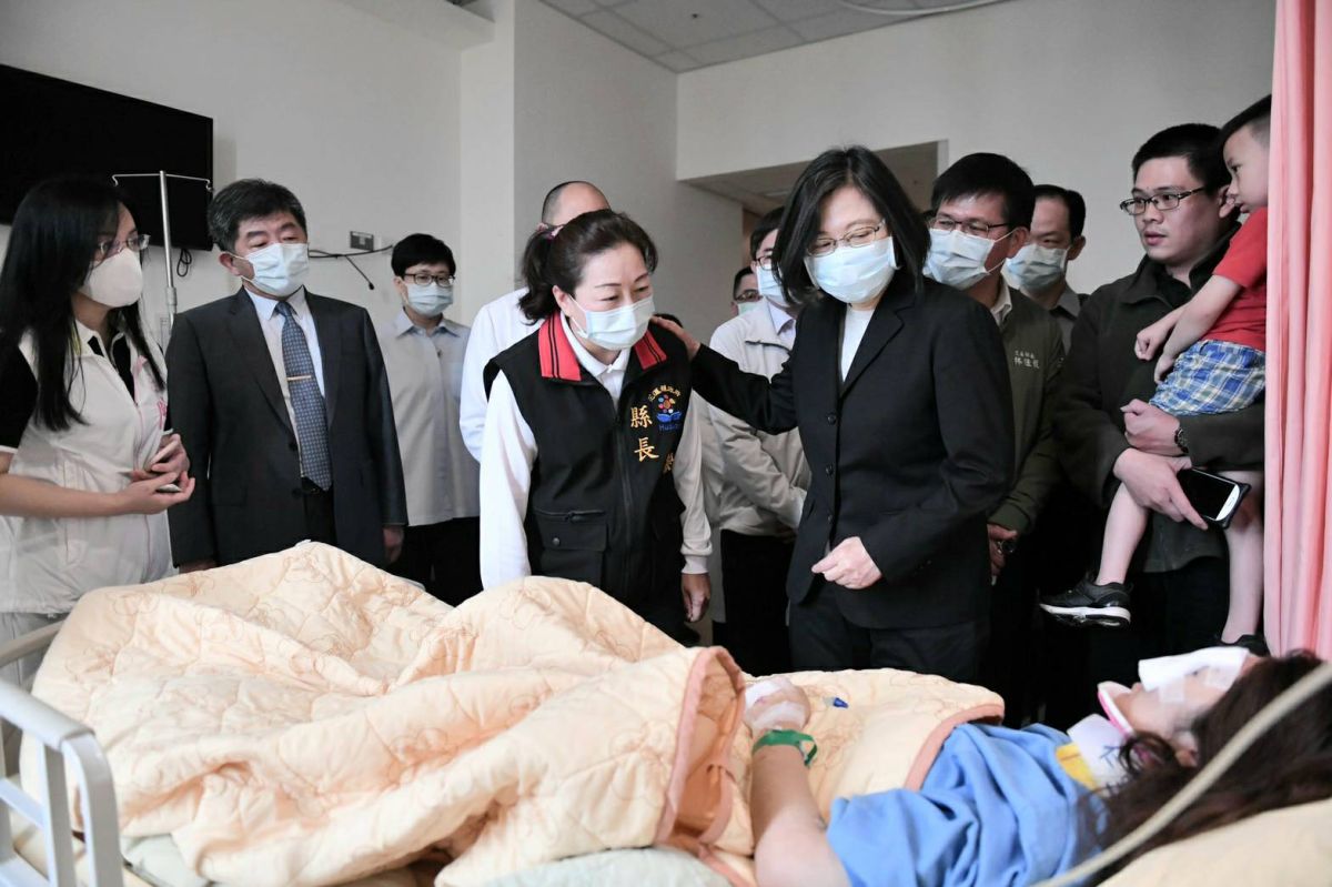 ▲外界質疑太魯閣號意外捐款用途，蔡英文強調會百分百專款專用。（圖／花蓮縣政府提供）