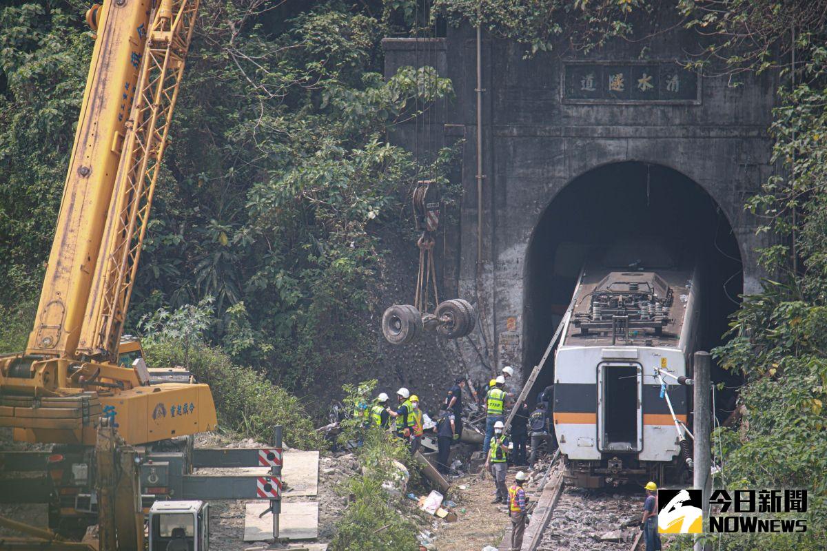 ▲太魯閣號意外，今外交部證實，火車上有兩位美籍乘客，一死一失蹤，已經轉告美國在台協會，協助處理後續。（圖/記者葉政勳攝，2021.04.03）