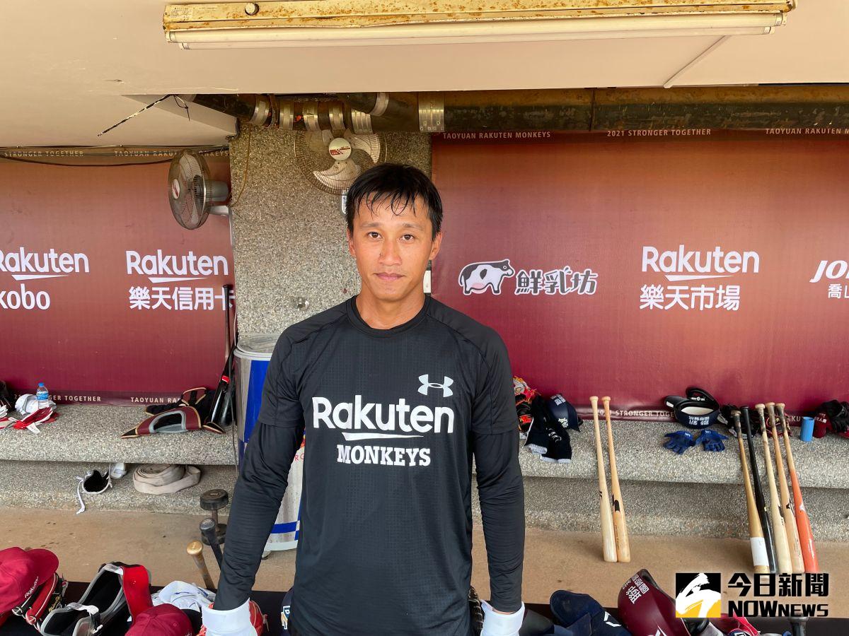 ▲距離榜首只差0.5場勝差的樂天桃猿今(3)日主場迎戰榜首中信兄弟，拉上「超級工具人」余德龍支援。（圖／鍾東穎攝 ,2021.04.03）
