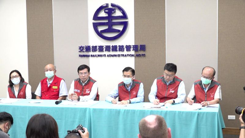 ▲針對台鐵出軌事故,台鐵晚間再度召開記者會說明最新進度。(圖/記者林調遜林調遜攝,2021.04.03)