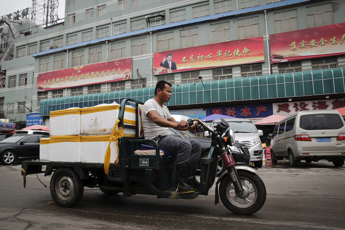 ▲國際動保團體、鄰近中國的當地人士批評，中國市場對「野味」、野生動物的需求以及投資，才是增加疫情風險的最大原因。（圖／美聯社／達志影像）