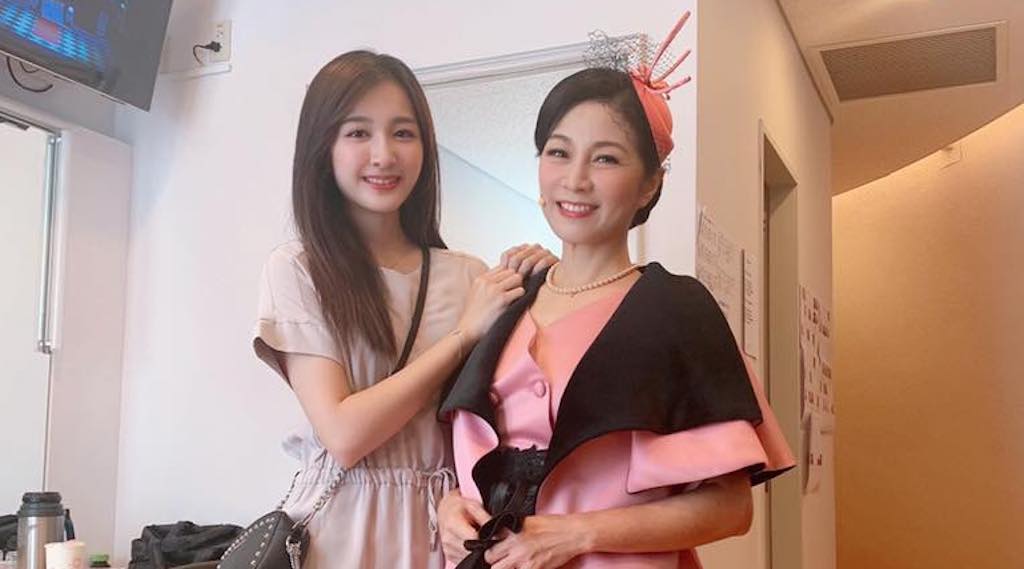 ▲方文琳（右）和小女兒齊薇氣質出眾。（圖／翻攝齊薇臉書）