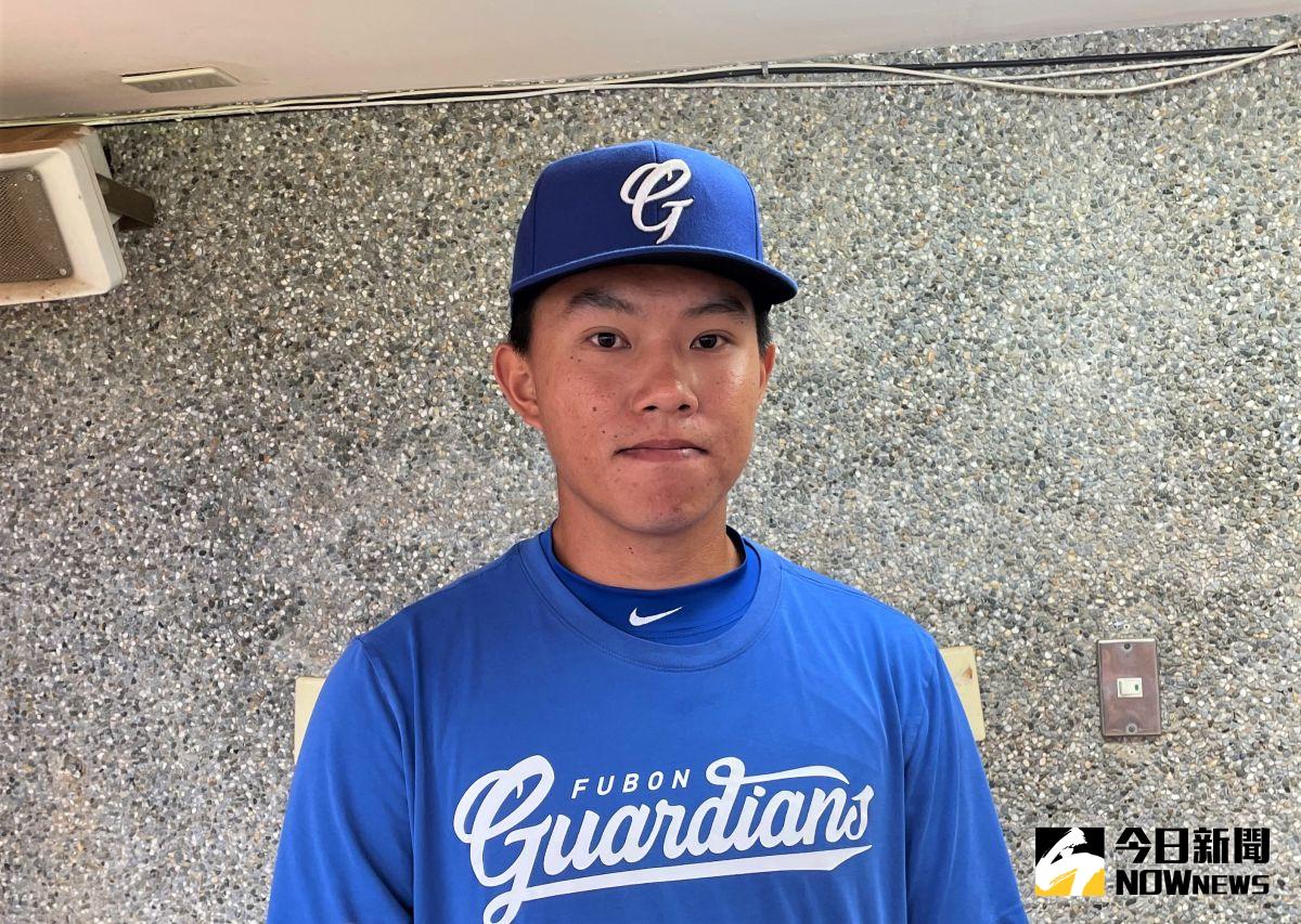 ▲富邦悍將張瑞麟去年「棄打從投」變身左手側投，今(4)日睽違超過1年時間升上一軍。（圖／鍾東穎攝 ,2021.04.04）