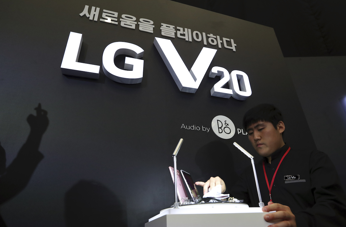 ▲由於市場競爭激烈，LG今日宣布決定退出手機市場，結束相關生產與銷售。（圖／美聯社／達志影像）