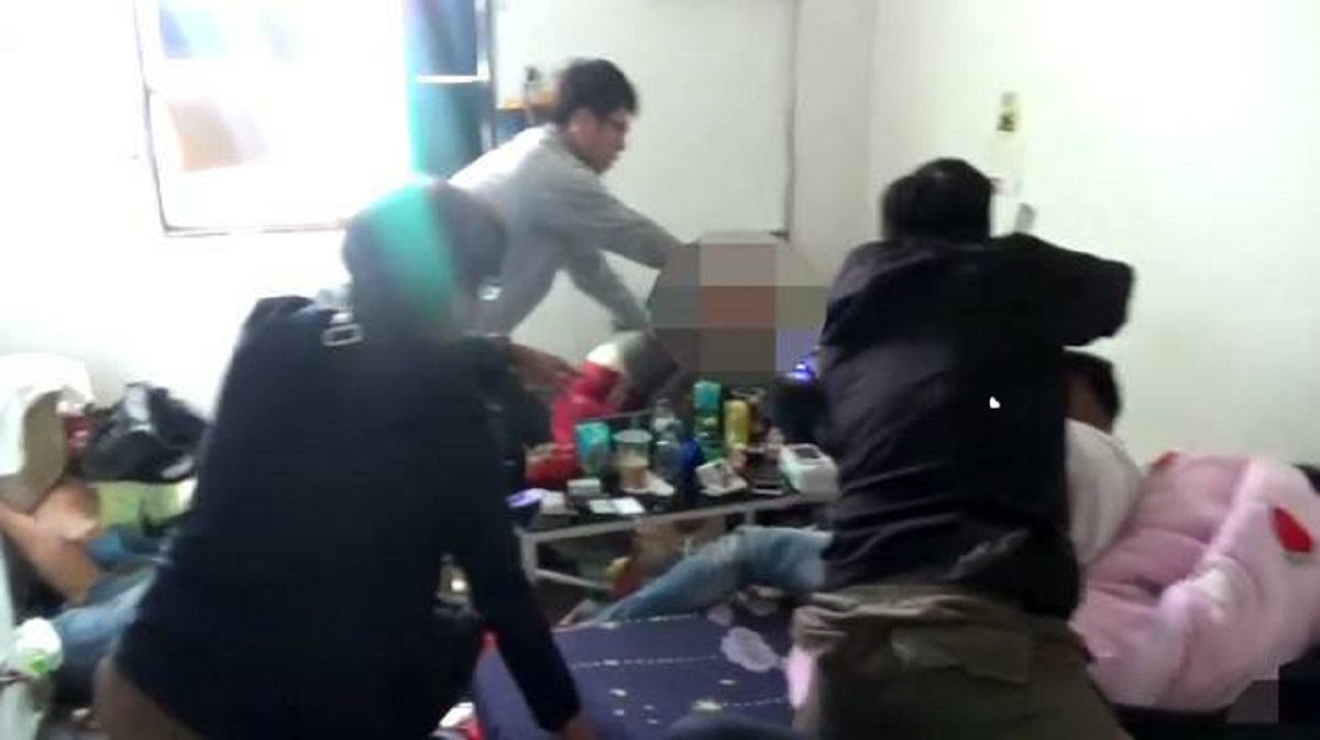 ▲高雄市少年隊查獲黃姓男子與陳姓男子等人運用通訊軟體推出仿外送毒品咖啡包業務。（圖／記者郭凱杰翻攝）