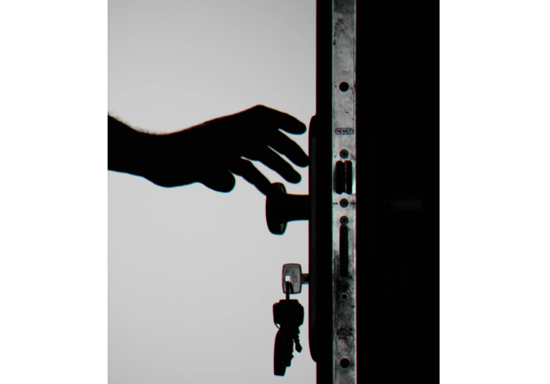 ▲日前在印度發生一起竊盜案，兩名30歲竊賊得手多達70萬魯比（約27萬新台幣），結果卻因為金額太多而「樂極生悲」，超慘下場也揭曉。（示意圖／翻攝Pexels）