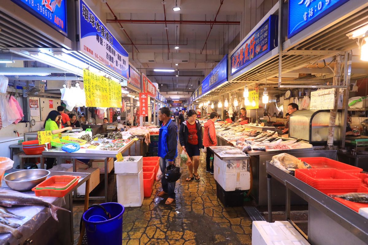 ▲中市市場將水塔水量控制閥調降約3成，控制出水量，未來停水期間也將採總量管制。(圖／經發局提供2021.4.5)