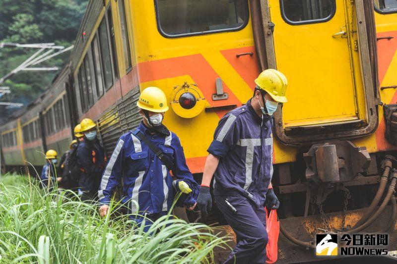 ▲台鐵408次太魯閣列車2日因撞上滑落邊坡的工程車而出軌，造成50死重大傷亡慘劇。（示意圖／記者陳明安攝,2021.04.04）