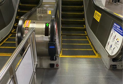 ▲捷運站出入口手扶梯眾多，讓韓國旅客也感到非常震驚。（圖／翻攝自PTT）