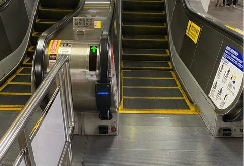 ▲捷運站出入口手扶梯眾多,讓韓國旅客也感到非常震驚。(圖/翻攝自PTT)