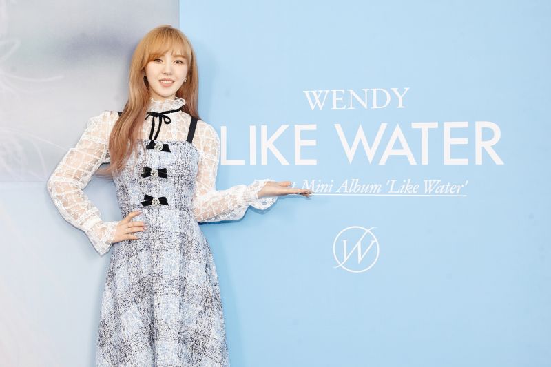 ▲WENDY於2019年跌落2.5公尺高的舞台,造成臉部受傷、骨盆和手腕骨折。(圖/avex taiwan)