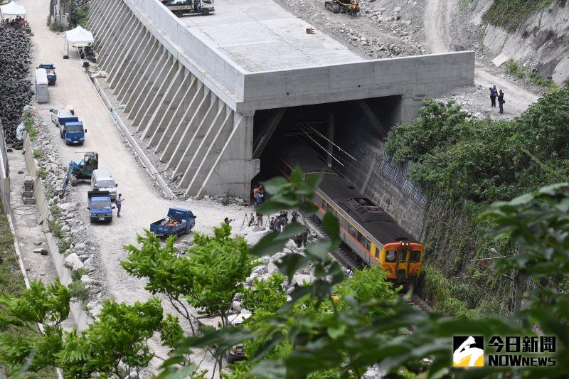 ▲台鐵派出專列送殉職司機。太魯閣號事故。（圖/記者林柏年攝）