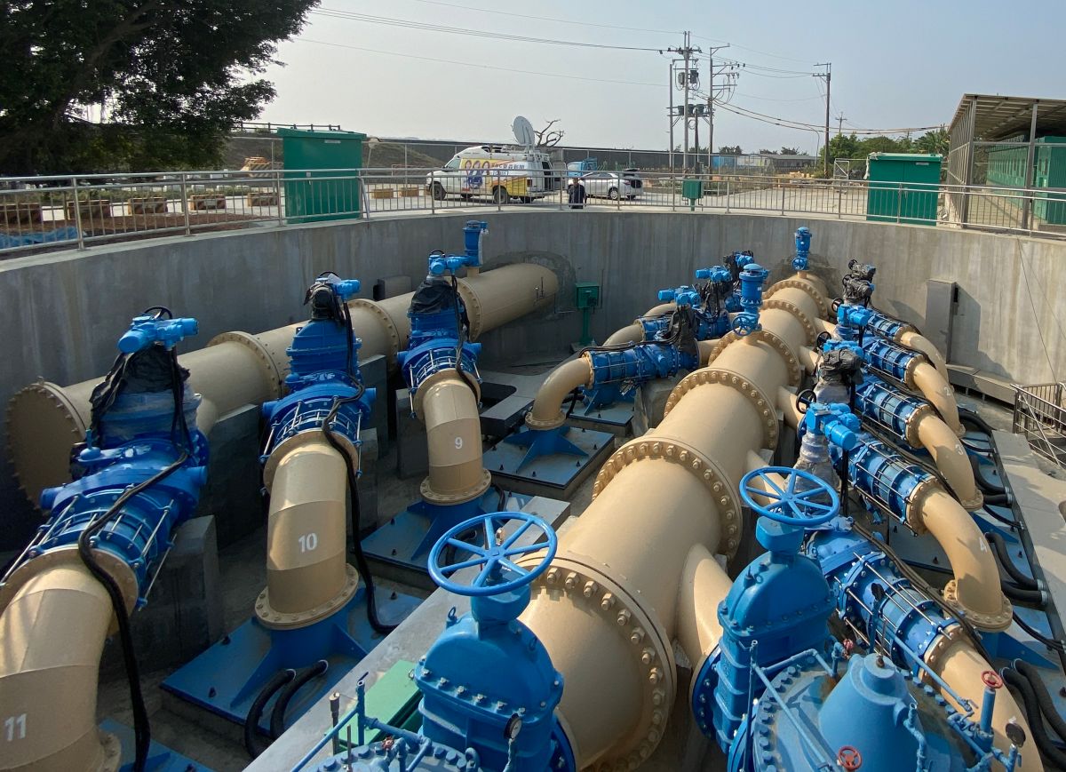 ▲台灣自來水公司第七區管理處為減低枯水期取水風險，以高屏溪大泉伏流水上場備援，以利供水穩定。(圖／記者黃守作攝，2021.04.06) 