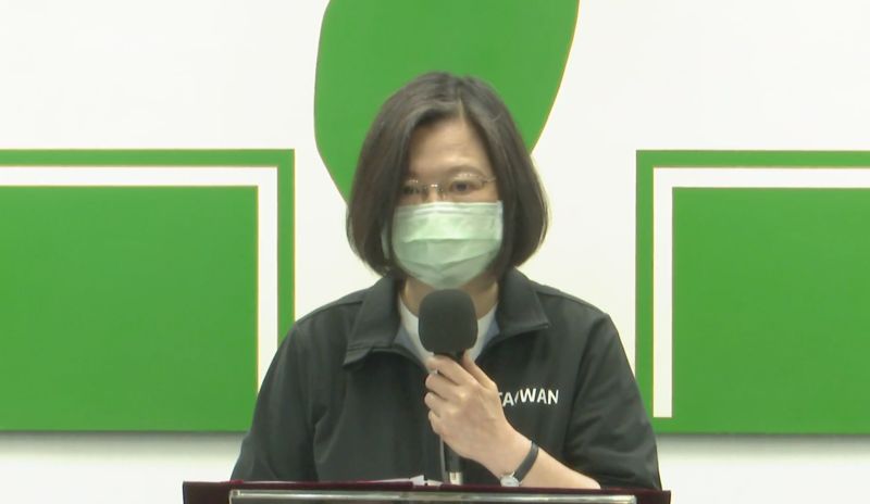 ▲民進黨中常會前,總統兼任黨主席蔡英文發表改革台鐵三大方向。(圖/翻攝民進黨臉書)