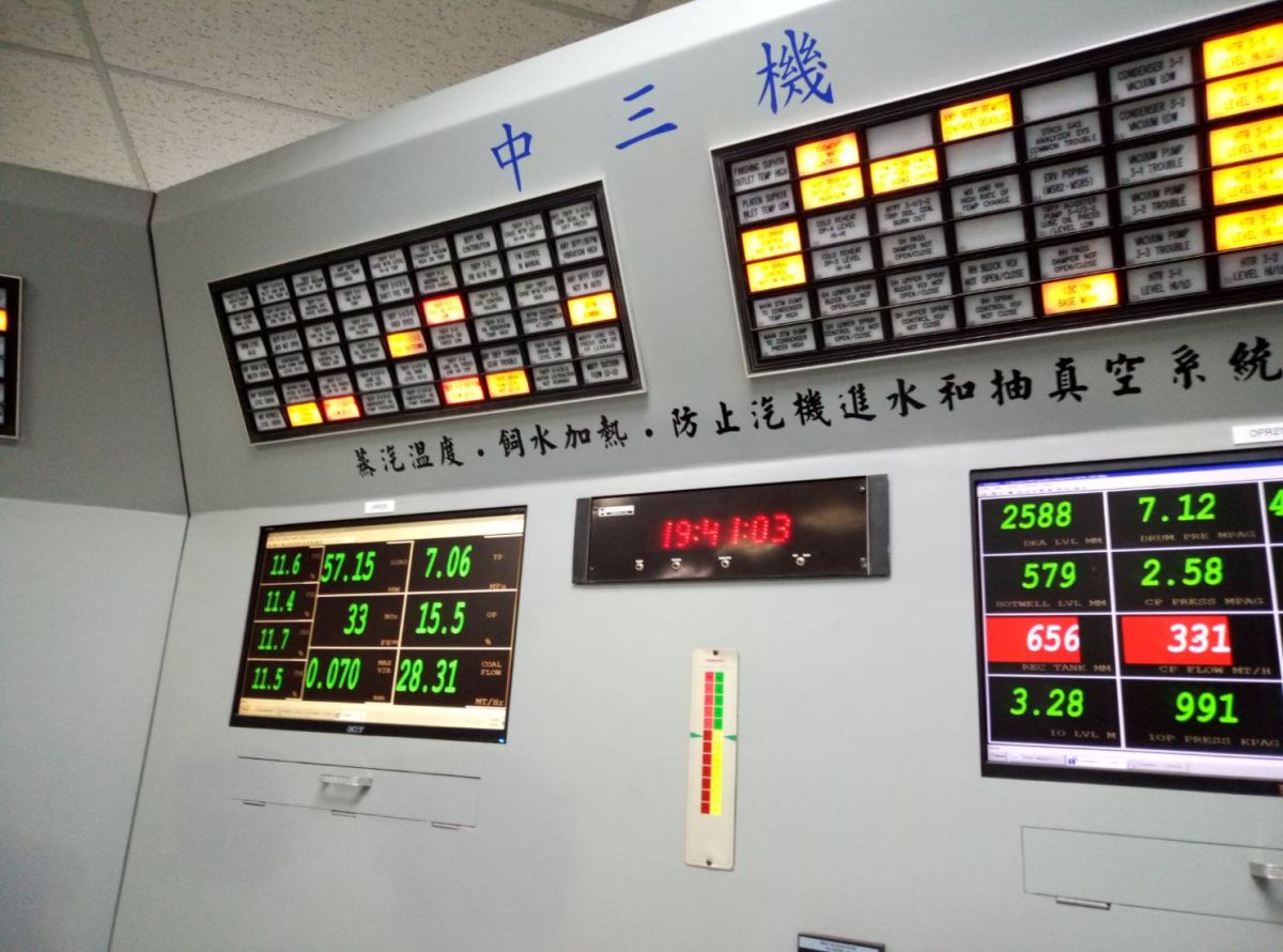 ▲中火3號機投煤發電，未遵行台中市政府的停工命令，將依「空污法」重罰最高2000萬元罰鍰(圖／環保局提供2021.4.7)