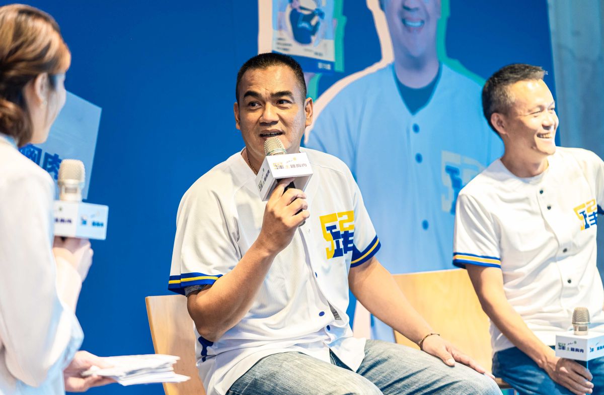 ▲陳金鋒暢談代言，並肯定後輩張育成。（展逸提供）