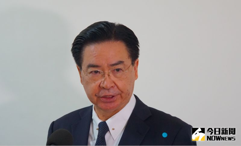 ▲中國拿疫苗威脅友邦與台灣斷交,外交部長吳釗燮表示,我們與理念相近國家合作,印度已提供疫苗給巴拉圭,解決巴國燃眉之急。(圖/記者呂炯昌攝,2021.04.08)