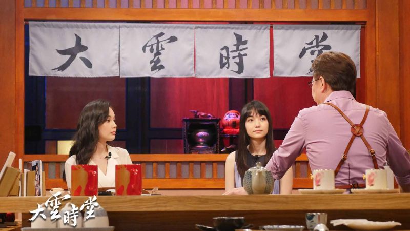 ▲黑嘉嘉(右)與黑萱萱(左)感情相當好。(圖/MOMOTV大雲時堂提供)