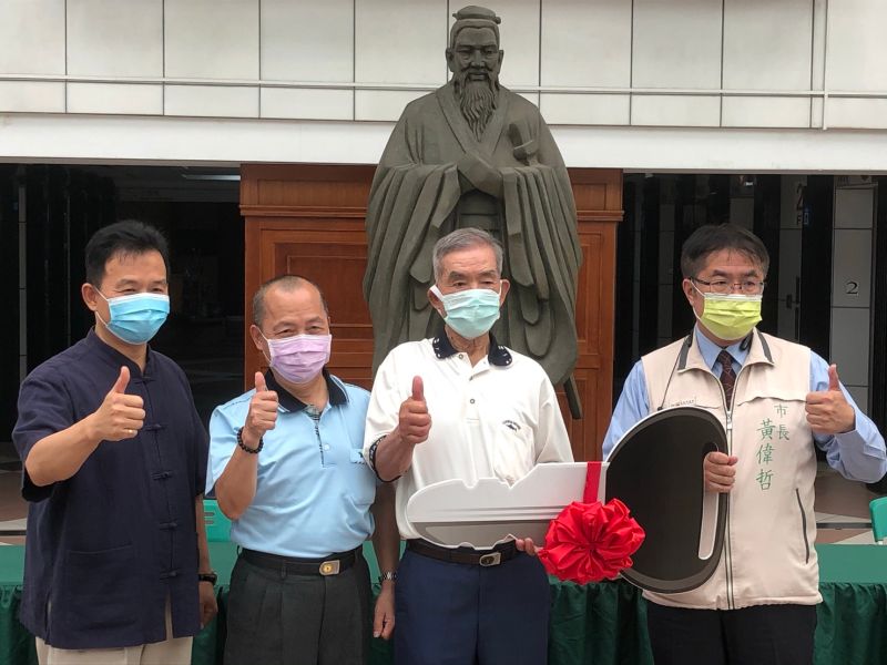 台南消防局添生力軍 楊氏三兄弟捐贈救護車回饋鄉里
