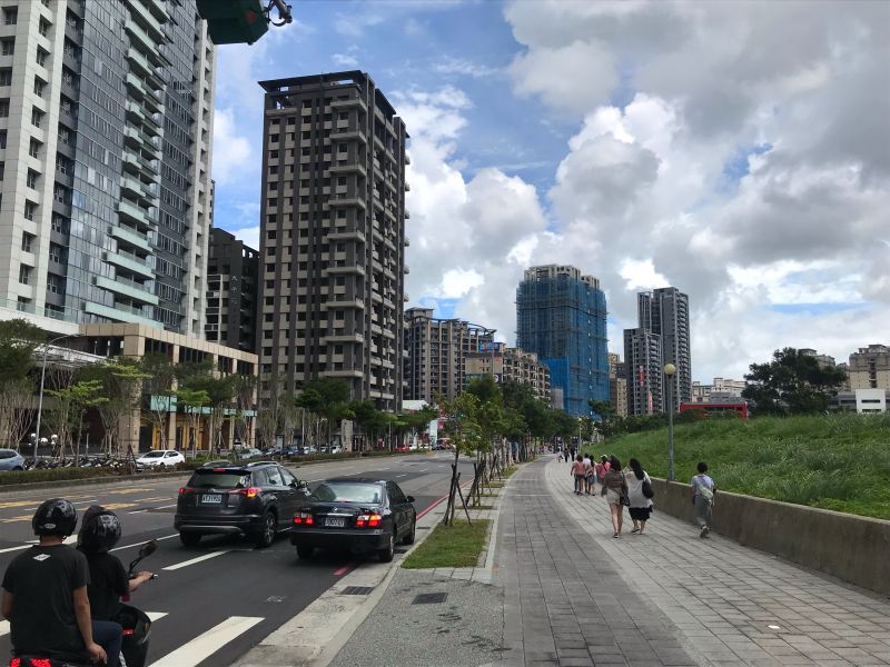 ▲寬闊的街道是許多人喜歡定居林口新市鎮的原因之一。(圖/NOWnews資料照片)