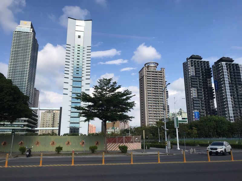 ▲輕軌高雄展覽館站2020年交易量最多,主要受惠機能、觀光、建設議題。(圖/NOWnews資料照片)