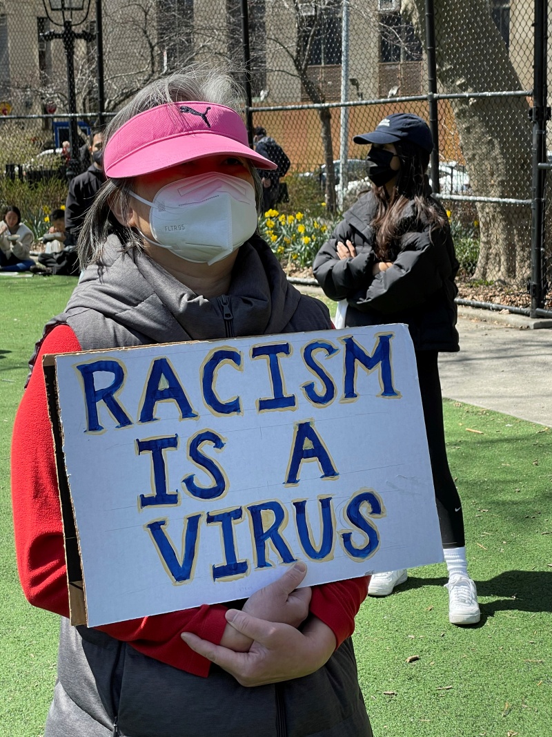 ▲紐約近日又發生亞裔遭公開污辱的事件，嫌犯甚至大罵亞裔把新冠病毒帶到美國。圖為近日抗議種族仇恨的紐約民眾。（圖／美聯社／達志影像）