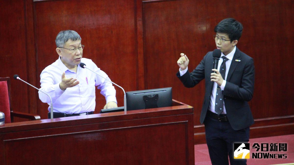 ▲台北市議員苗博雅痛批，北市府的防疫記者會經常釋出錯誤訊息，還屢勸不聽，看完記者會怕被誤導，還要自己做事實查核，實屬「舉世罕見」。。圖為柯文哲與苗博雅在市議會上演唇槍舌戰。（圖／記者丁上程攝，2021.04.09）