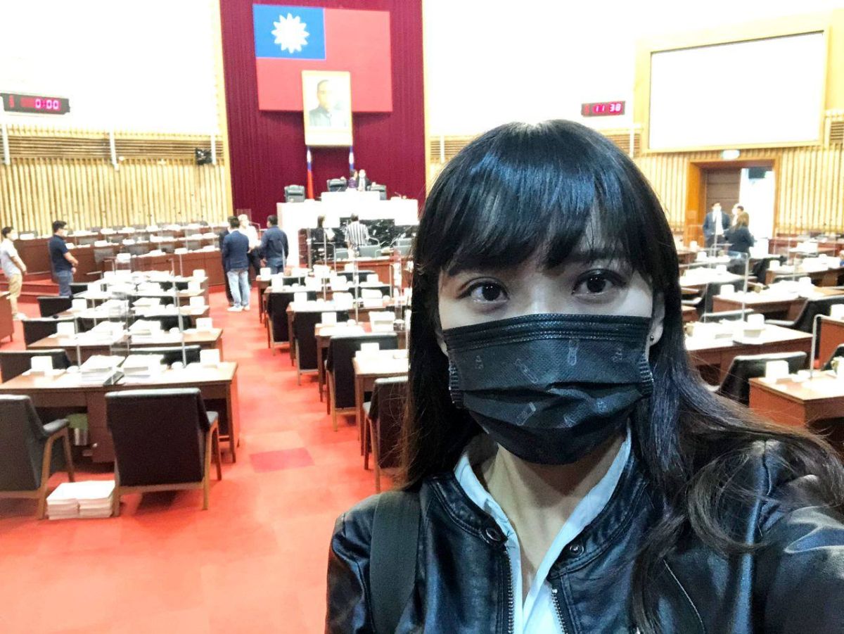 ▲黃捷前年到鳳山參加重陽敬老活動，卻遭到多位民眾包圍，飆罵「垃圾」、「幹Ｘ娘」，黃捷提出告訴後，一名男子不服判決提出上訴，近日遭到駁回。（圖／翻攝自黃捷高雄市議員臉書）