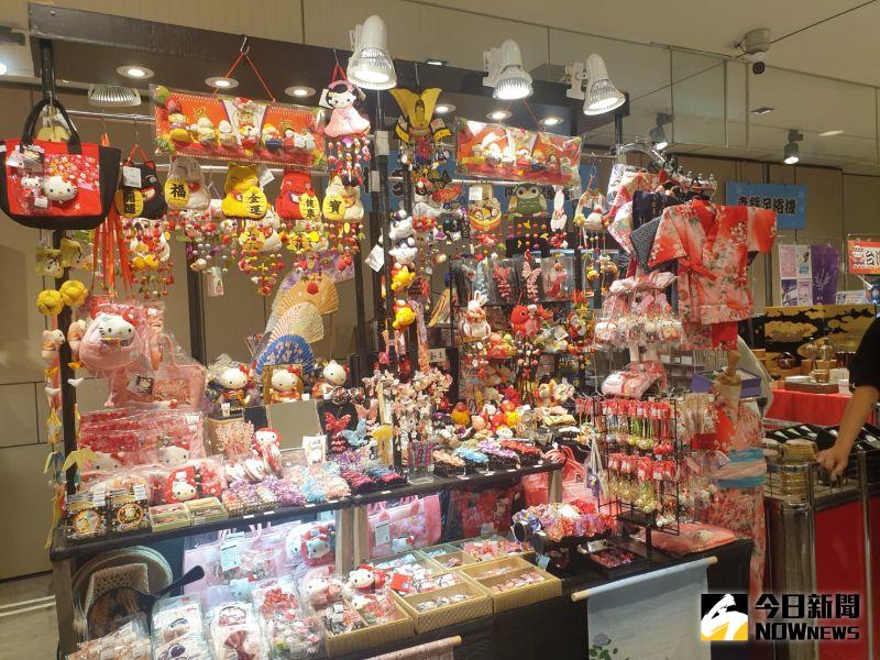 ▲新光三越;台中店舉辦的「日本美食物產展」,人氣伴手禮琳琅滿目,讓人目不暇給。(圖/記者金武鳳攝,2021.4.9)