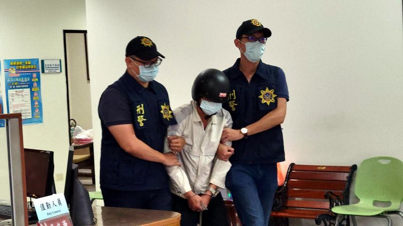 ▲55歲黃嫌被警方依妨害自由、殺人罪移送屏東地檢署擴大偵辦。(圖/記者黃正忠翻攝,