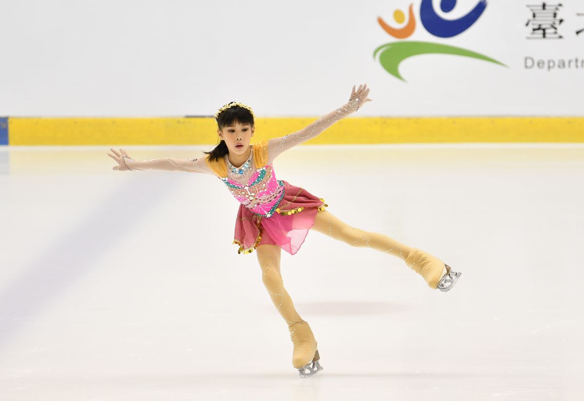 ▲110年台北市青年盃滑冰錦標賽本週六、週日將在台北小巨蛋冰上樂園滑冰場舉行，年僅8歲的賴岑晰，小小年紀就能完成4種2周跳。（圖／官方提供）