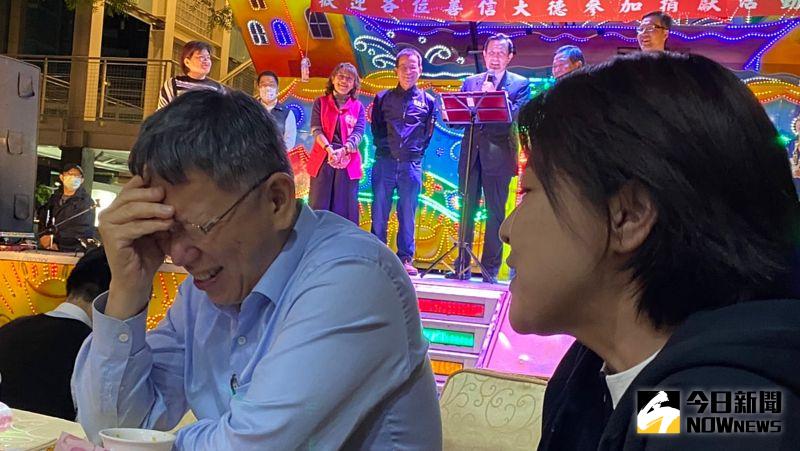 ▲台北市長柯文哲與前總統馬英九同框出席廟宇餐會，而馬英九在致詞時自嘲「馬維拉」，讓台下的柯文哲頻頻大笑。（圖／記者丁上程攝，2021.04.10）