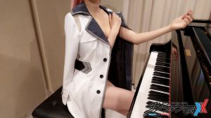 Pan Paino ▲鋼琴女神Pan Paino日前發出新片,其角度問題引發網友討論「根本是裸體吧!」(圖/Pan Paino YT)