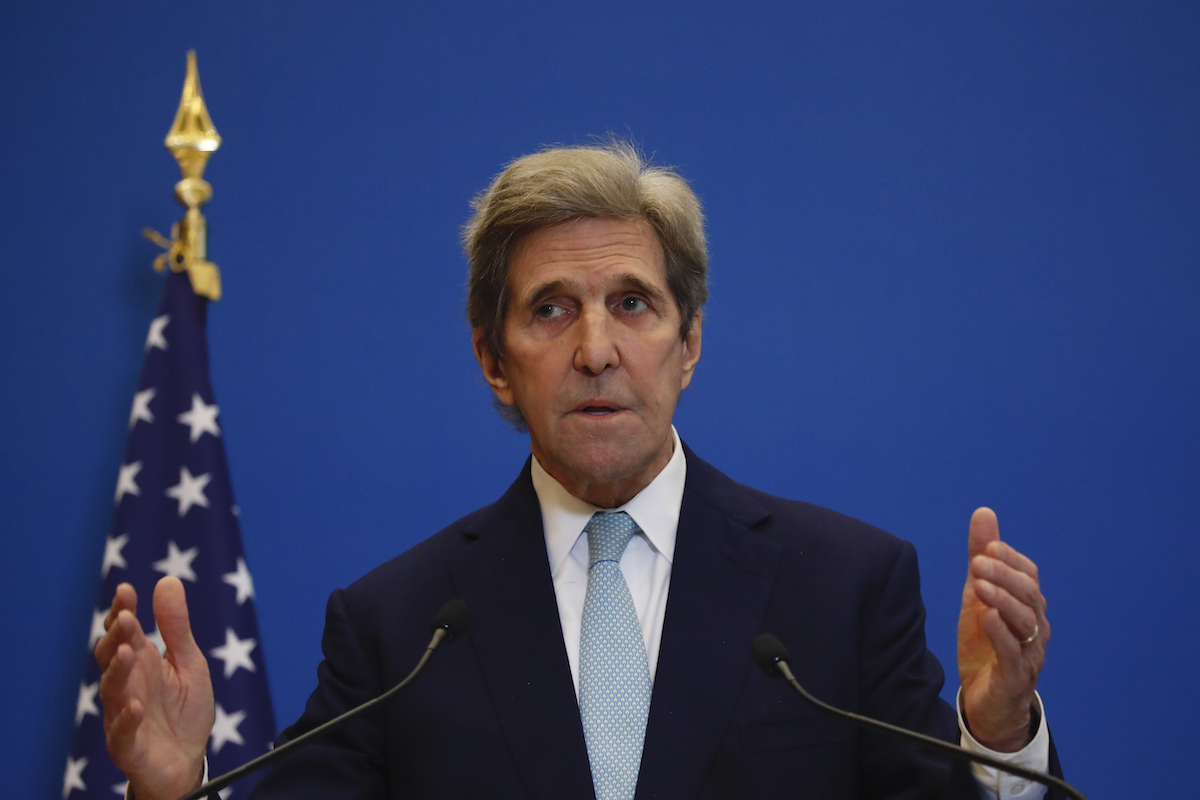 ▲美國氣候變遷特使氣候特使凱瑞（John F. Kerry）計畫於本週出訪中國，與中方氣候特使解振華會面。（圖／美聯社／達志影像）