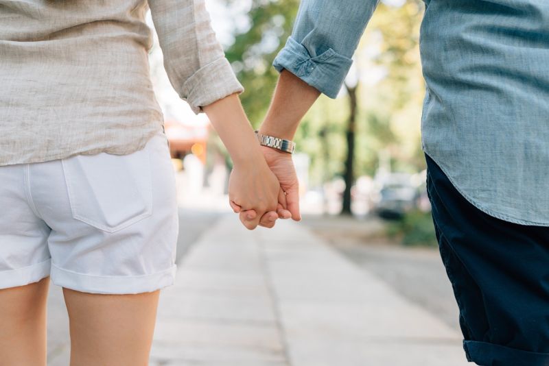 ▲有名男網友好奇「男女之間到底有沒有純友誼」,而他也道出自己的見解,貼文一出,網友全認了,甚至直呼「真的別再騙了」。(示意圖,圖中人物與文章中內容無關/取自