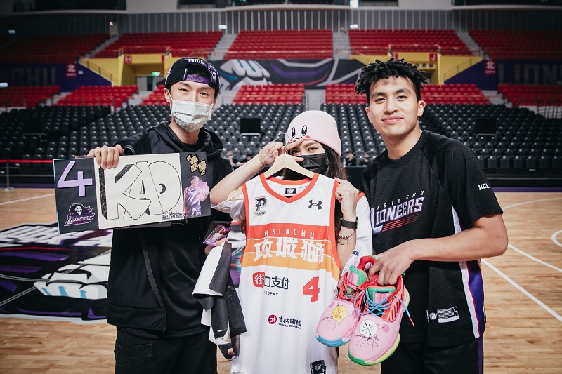 ▲攻城獅主控高國豪(右)。（圖／攻城獅球團提供）