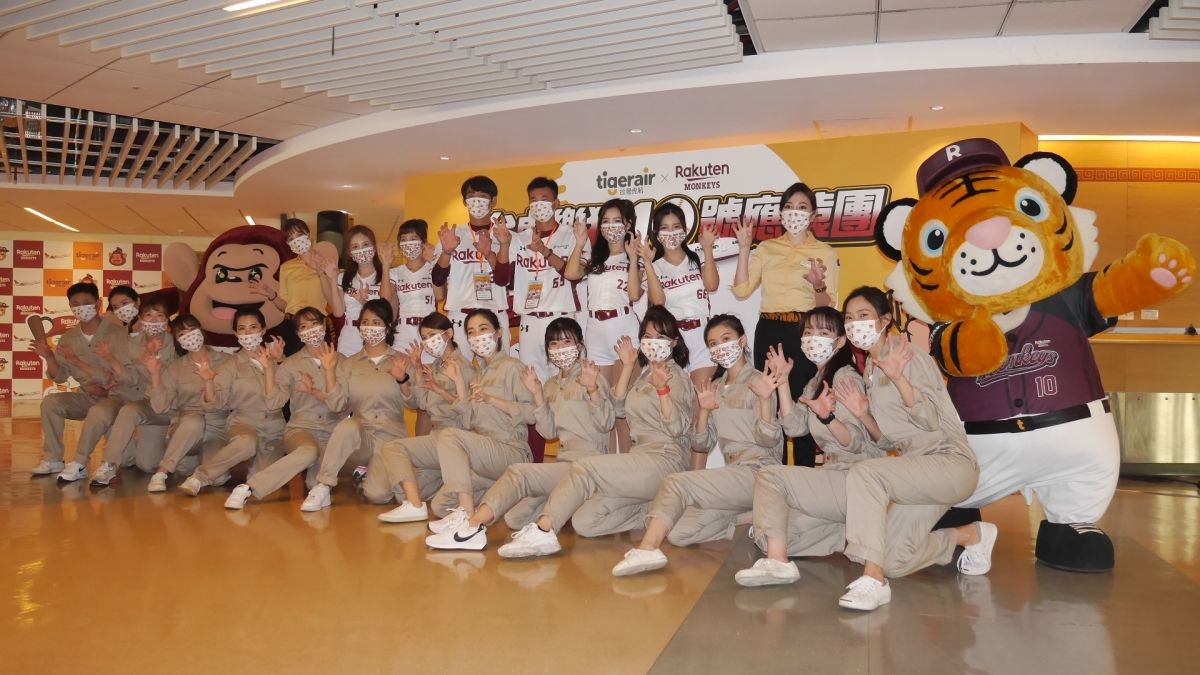 ▲台灣虎航與國內職業棒球隊Rakuten Monkeys合作推出首架彩繪機之「台虎樂猿．10號應猿團」微旅行，首發航班於今(11)日正式啟航。（圖／吳政紘攝）